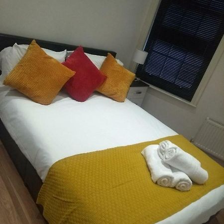 Clifton Apartment Лутон Экстерьер фото