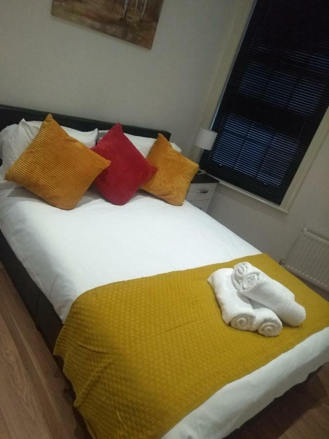 Clifton Apartment Лутон Экстерьер фото