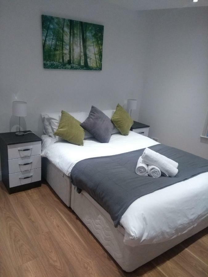 Clifton Apartment Лутон Экстерьер фото